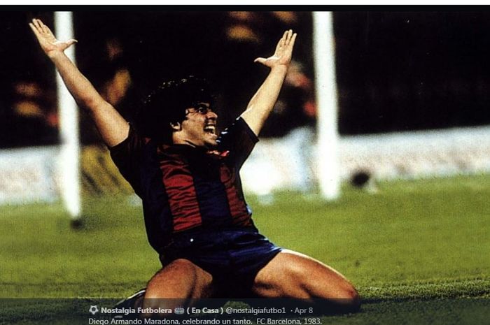 Diego Maradona saat merayakan gol untuk Barcelona.