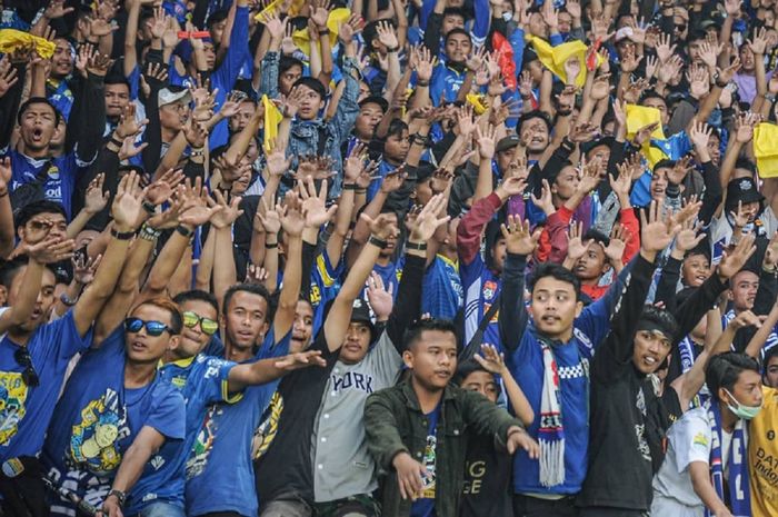 Penonton fanatik Persib Bandung, bobotoh, memiliki peran penting dalam setiap pertandingan klubnya di Liga 1 dan turnamen lain.
