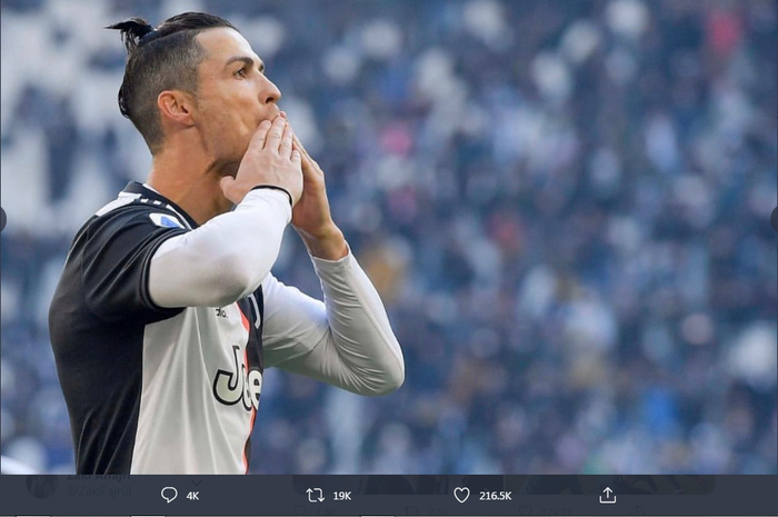 Megabintang sepak bola, Cristiano Ronaldo, dalam sebuah laga bersama Juventus.