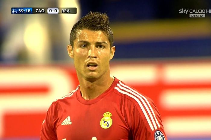 Cristiano Ronaldo saat membela Real Madrid dalam laga Liga Champions 2011 melawan Dinamo Zagreb.