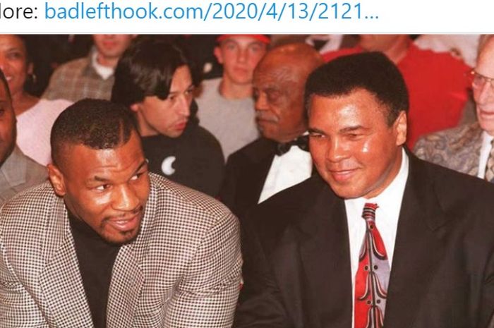 Dua petinju legendaris, Mike Tyson (kiri) dan Muhammad Ali (kanan).