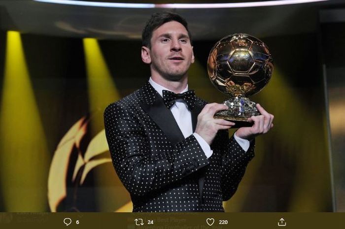 Lionel Messi saat menerima Ballon d'Or pada 2012.