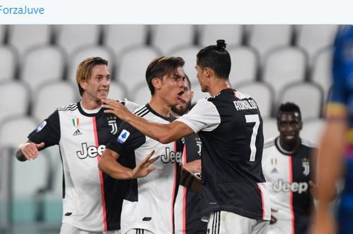 Megabintang Juventus, Cristiano Ronaldo, merayakan gol yang dicetak ke gawang Lecce dalam laga Liga Italia di Stadion Allianz, Jumat (26/6/2020).