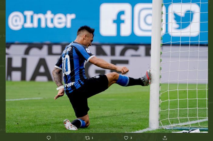 Ekspresi kekesalan Lautaro Martinez setelah gagal cetak gol untuk Inter Milan.