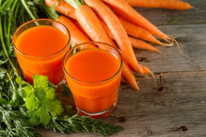 Rasakan 7 keajaiban pada tubuh hanya dengan minum jus wortel setiap hari.