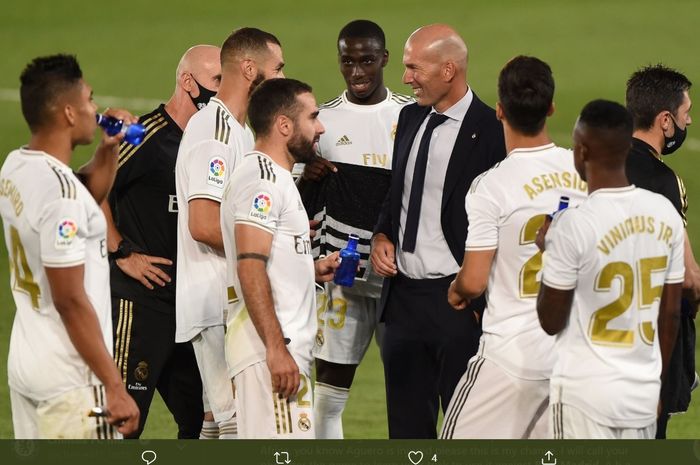Para pemain Real Madrid melakukan jeda minum pada sebuah laga di Liga Spanyol 2019-2020.