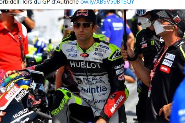 Pembalap Esponsorama Racing, Johann Zarco, mengalami cedera akibat insiden dengan Franco Morbidelli (Petronas Yamaha SRT) pada balapan MotoGP Austria di Red Bull Ring, 16 Agustus 2020.