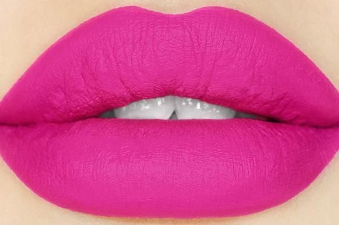 Lipstick fushia yang cocok dengan semua warna kulit
