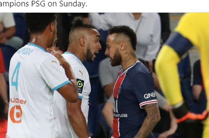 Penyerang Paris Saint-Germain, Neymar, berdebat dengan gelandang Olympique Marseille, Dimitri Payet, dalam laga Liga Prancis di Stadion Parc des Princes, Minggu (13/9/2020).