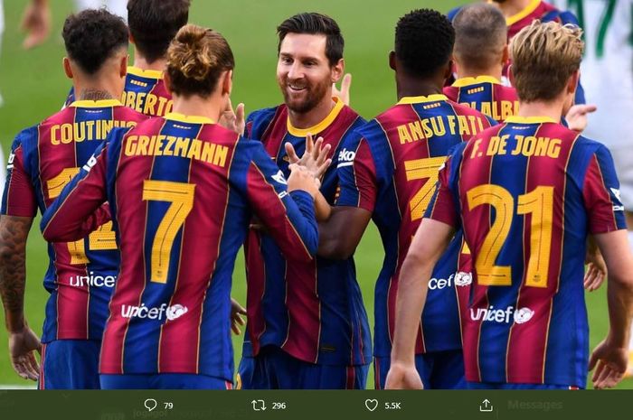 Lionel Messi memimpin rekan-rekannya di Barcelona.