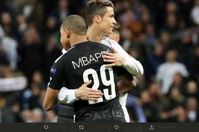 Cristiano Ronaldo memeluk Kylian Mbappe dalam duel Real Madrid vs PSG di Liga Champions.