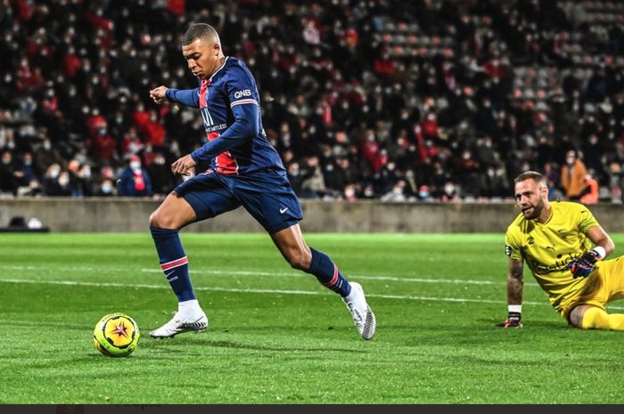 Kylian Mbappe mencetak gol dalam laga Nimes vs PSG di pekan ke-7 Liga Prancis, Jumat (16/10/2020) di Stade des Costieres.