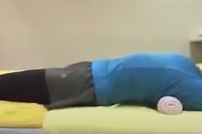 Meratakan perut dan memperbaiki postur tubuh dengan metode handuk dari Jepang
