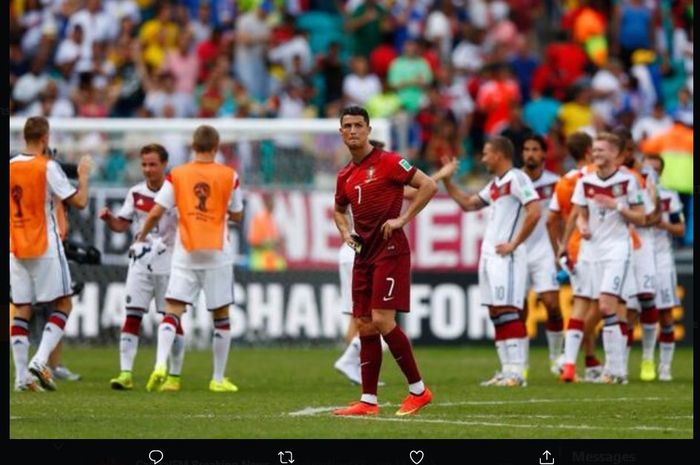 Cristiano Ronaldo terpaku saat timnas Portugal dibantai timnas Jerman di Piala Dunia 2014.