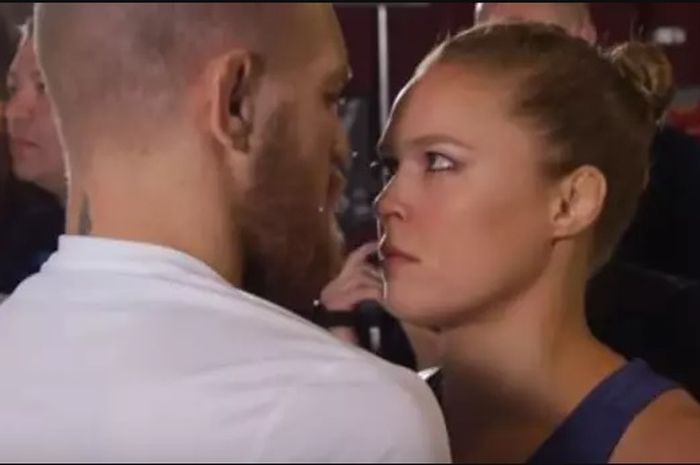 Conor McGregor dan Ronda Rousey saat saling bertatap muka.