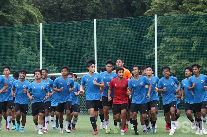 Para pemain timnas U-19 Indonesia saat menjalani pemusatan latihan (TC) di Stadion Madya, Jakarta.