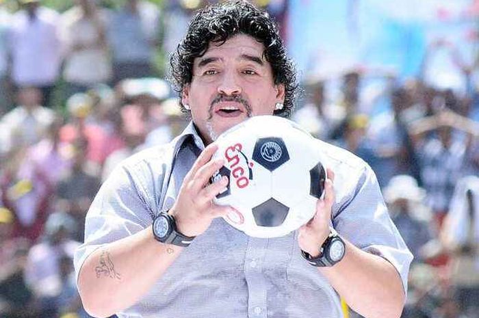 Diego Maradona meninggal dunia 
