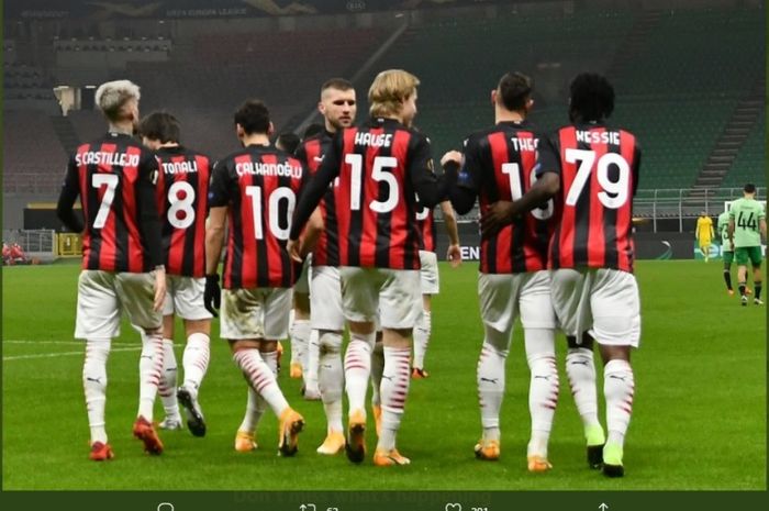 Para pemain AC Milan merayakan kemenangan ats Celtic di Liga Europa, Kamis (3/12/2020).
