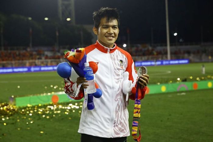 Pemain Timnas U-19 Indonesia Witan Sulaeman kini memperkuat klub Liga Serbia, Radnik Surdulica. Foto memperlihatkan Witan selebrasi medali perak sepak bola SEA Games 2019 di Manila, Filipina.