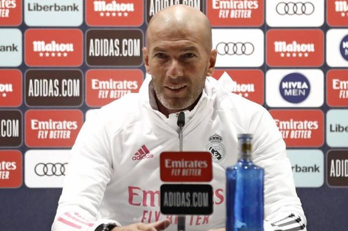 Pelatih Real Madrid, Zinedine Zidane, berbicara dalam konferensi pers seusai laga kontra Atletico Bilbao dalam lanjutan Liga Spanyol pada Rabu (16/12/2020).