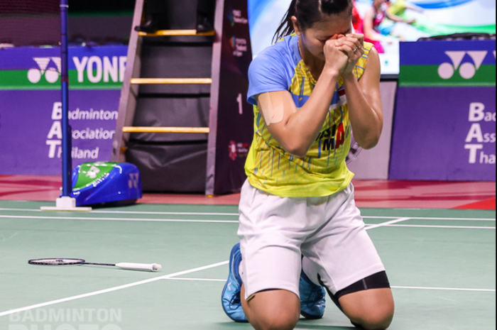 Pemain ganda putri Indonesia, Greysia Polii, saat merayakan meraih gelar juara Thailand Open I 2021 di Impact Arena, Bangkok, Minggu (17/1/2021).
