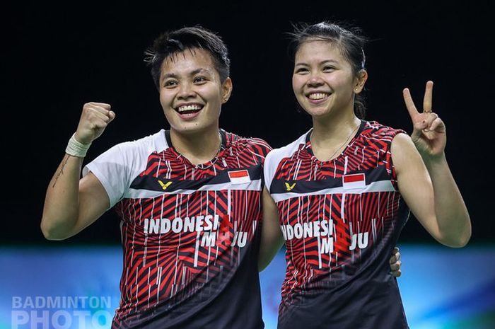 Duet Greysia Polii/Apriyani Rahayu sukses menjuarai Thailand Open 2021 sektor ganda putri usai mengalahkan wakil tuan rumah, Jongkolphan Kititharakul/Rawinda Prajongjai, Minggu (17/1/2021). 