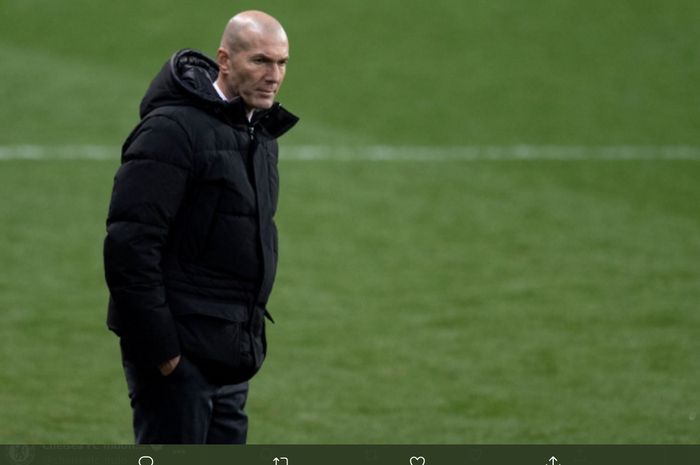 Pelatih Real Madrid, Zinedine Zidane, tengah dalam tekanan yang membuat posisinya sebagai pelatih terancam.