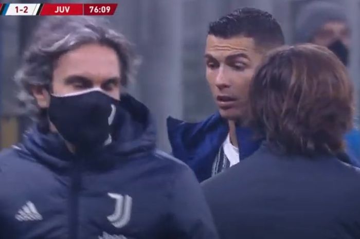  Megabintang Juventus, Cristiano Ronaldo diduga mengintimdasi pelatihnya sendiri Andrea Pirlo pada laga melawan  Inter Milan pada leg pertama semifinal Coppa Italia 2020-2021.