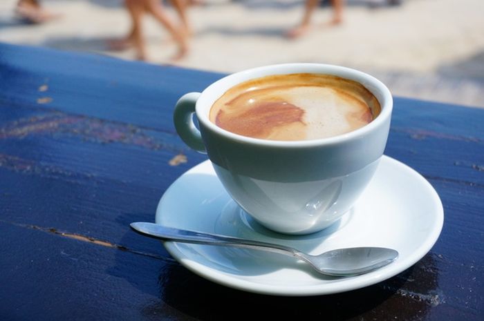 Banyak orang khawatir apabila konsumsi kopi harian bisa meningkatkan tekanan darah. Bagaimana pendapat ahli?