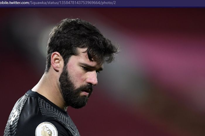 KiperLiverpool, Alisson, saat melawan Manchester City dalam laga pekan ke-23 Liga Inggris 2020-2021, Minggu (7/2/2021) pukul 23.30 WIB, di Stadion Anfield