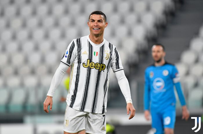 Cristiano Ronaldo mencatatkan sejarah baru saat timnya membantai Spezia dalam lanjutan pekan ke-25 Serie-A.