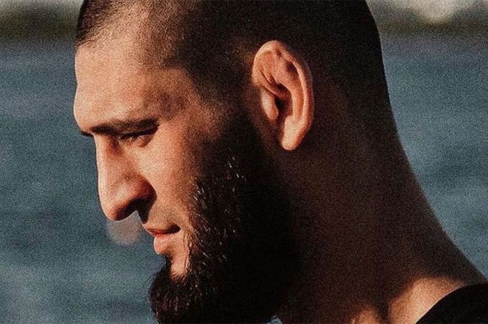 Petarung kelas welter UFC, Khamzat Chimaev, sempat mengumumkan pensiun setelah kondisi kesehatannya menurun.