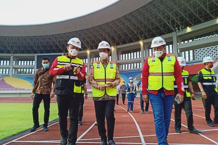 PT LIB bersama Wali Kota Solo, Gibran Rakabuming Raka di Stadion Manahan