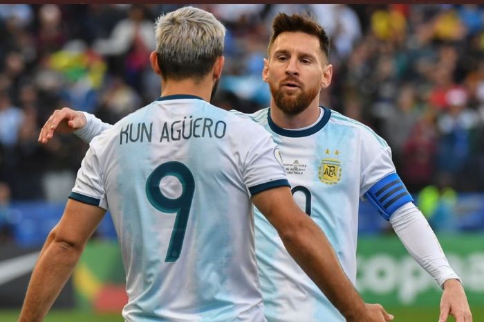 Momen kebersamaan Sergio Aguero dan Lionel Messi kala membela timnas Argentina. 