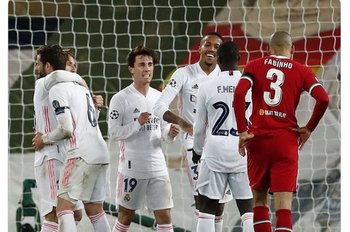 Momen pemain Real Madrid merayakan keberhasilan mereka melenggang ke semifinal Liga Champions 2020-2021 usai menyingkirkan Liverpool dengan agregat akhir 3-1.