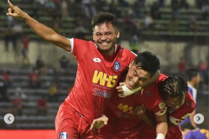 Saddil Ramdani (kiri) kembali membanggakan Indonesia dengan 1 gol dan 2 asisnya untuk Sabah FC saat meladeni UiTM dalam Liga Super Malaysia di Stadion Likas, Kota Kinabalu, Sabtu (17/4/2021) malam WIB.