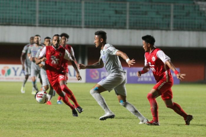 Pertandingan Persija vs Persib pada babak final Piala Menpora 2021 leg pertama