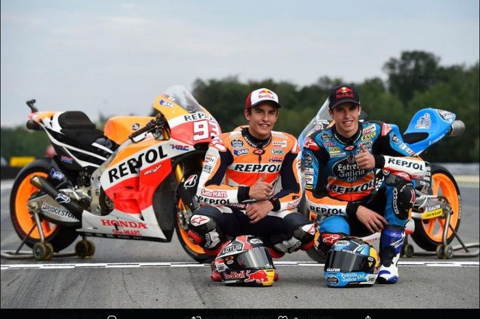 Juara dunia enam kali MotoGP, Marc Marquez bersama adiknya, Alex Marquez.