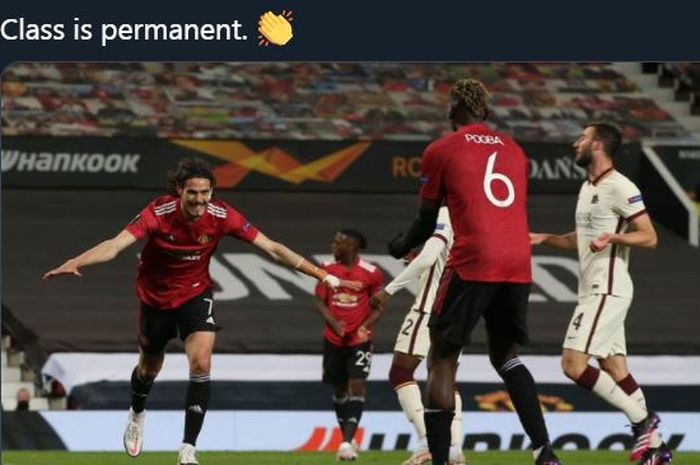 Edinson Cavani merayakan golnya untuk Manchester United ke gawang AS Roma di semifinal Liga Europa, 29 April 2021.