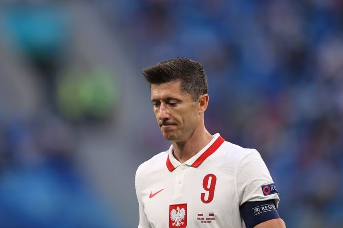 Penyerang timnas Polandia, Robert Lewandowski, tak mampu berbicara banyak pada laga perdana Grup E Euro 2020.