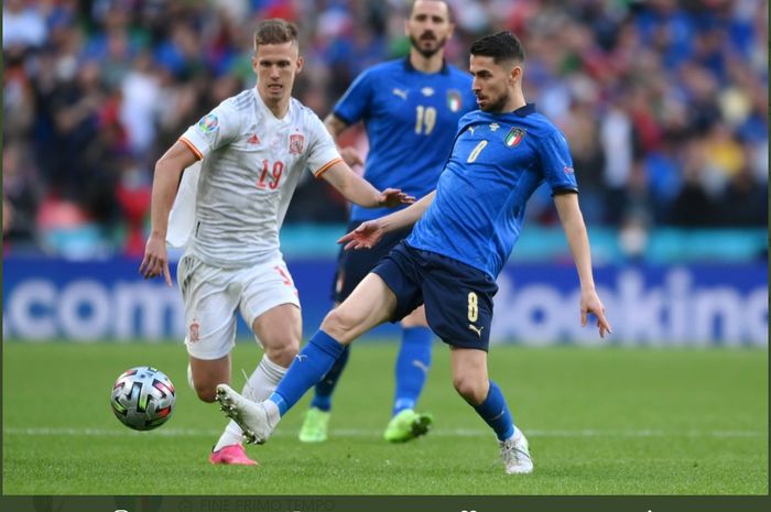 Duel Dani Olmo vs Jorginho di semifinal EURO 2020 antara Italia dan Spanyol, Selasa (6/7/2021) di Wembley.