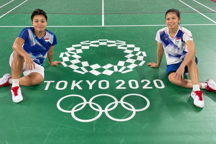 Pasangan ganda putri Indonesia, Greysia Polii/Apriyani Rahayu, berpose menjelang Olimpiade Tokyo 2020.