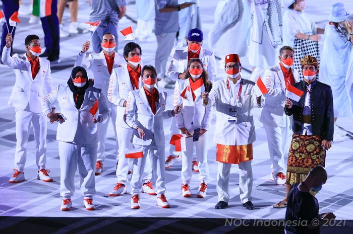 Kontingen Indonesia di seremoni pembukaan Olimpiade Tokyo 2020.