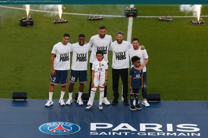 Para pemain baru Paris Saint-Germain (PSG) resmi diperkenalkan dihadapan para pendukung.