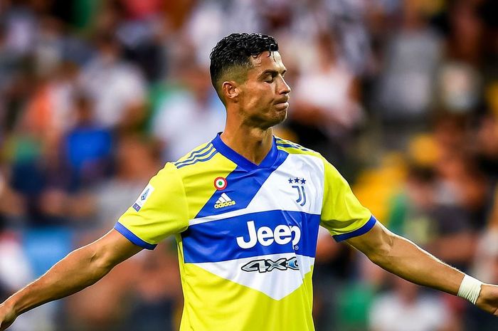 Ekspresi megabintang Juventus, Cristiano Ronaldo, dalam laga Liga Italia kontra Udinese di Stadion Dacia Arena, Minggu (22/8/2021).