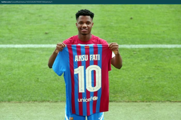 Ansu Fati resmi mewarisi nomor punggung Lionel Messi, 10 di Barcelona.