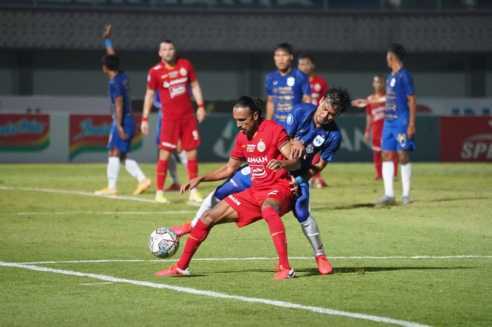 Duel Persija Jakarta versus PSIS Semarang di Stadion Indomilk Arena, Tangerang, Banten, Minggu (12/9/2021).