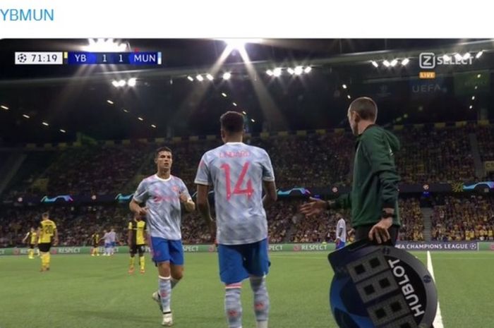 Penyerang Manchester United, Cristiano Ronaldo dan Jesse Lingard, dalam laga kontra Young Boys di Liga Champions.