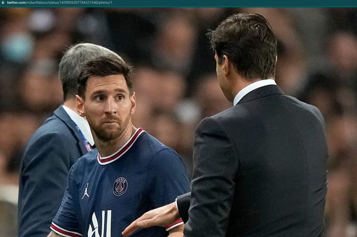 Momen Lionel Messi menolak jabat tangan dengan Mauricio Pochettino dalam laga PSG kontra Olympique Lyon.