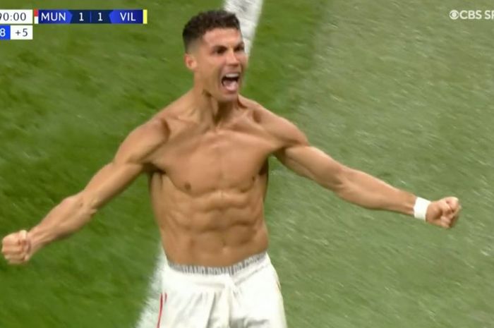 Cristiano Ronaldo menjadi pahlawan dalam comeback dramatis Manchester United atas Villarreal di Liga Champions.